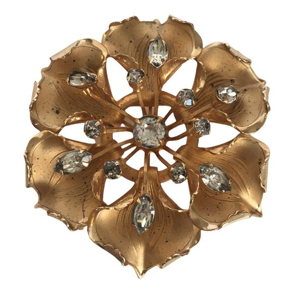 Fashion Jewelry Jewelry - Flower Pin Brooch Vintage Gold Tone with Rhinestones Fashion Jewelry Accessory